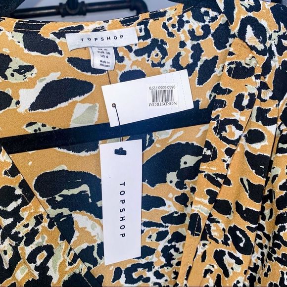 *SOLD* Topshop Twist Front Animal Print Blouse Size 6 ✨NWT - Picture 5 of 9